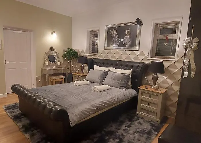 Olive Tree - 2 Master Bedroom