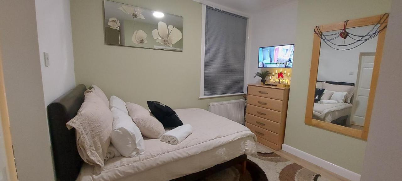 Olive Tree - 2 Master Bedroom Apartment Blackpool