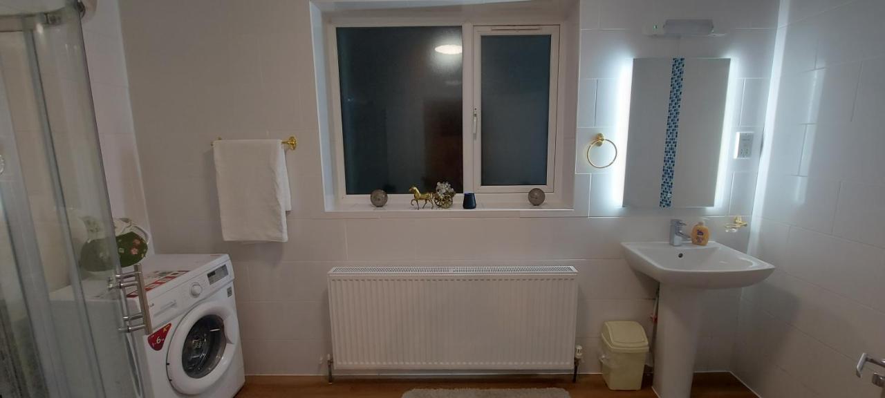 Olive Tree - 2 Master Bedroom Apartment Blackpool